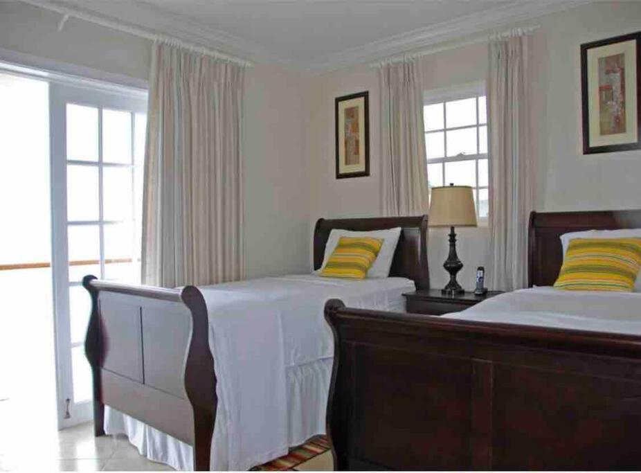 Bianca Bay 3 Bedroom West Coast Beach Front Villa Saint James Buitenkant foto